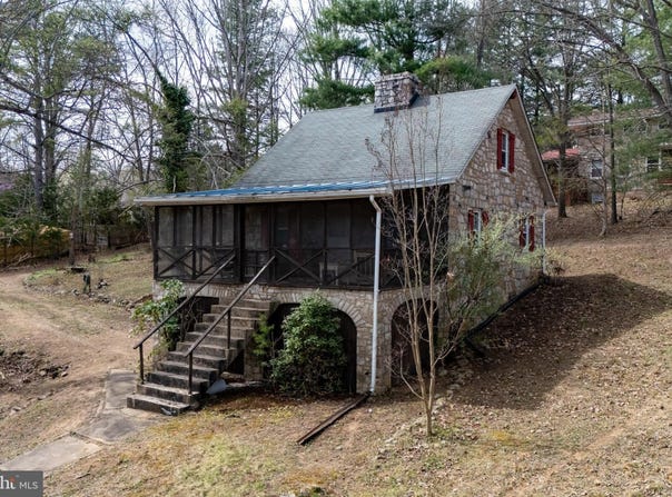 195 N LAWYER DRIVE, STANLEY, VA 22851