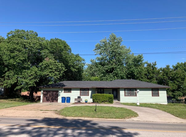 110 S. PLUMMER AVE., Chanute, KS 66720