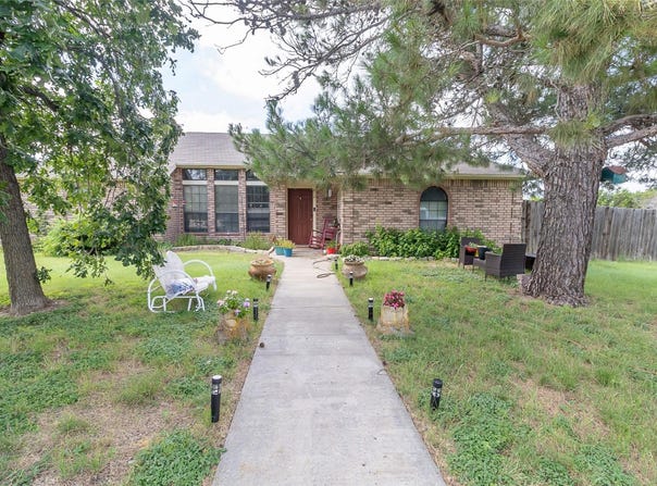 412 Mulberry ST, Lometa, TX 76853