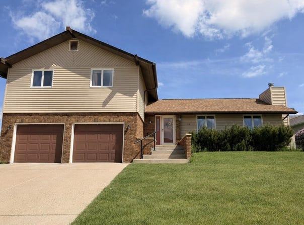 601 13th Ave, Minot, ND 58703-1569