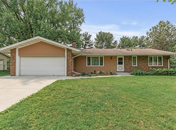 8491 Hillside Trail S, Cottage Grove, MN 55016