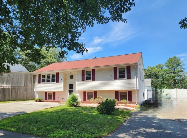 22 Osceola Ln, Billerica, MA 01821