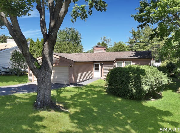 14 E Lake Drive, Middletown, CT 06457
