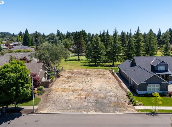 2242 NW Victoria DR, McMinnville, OR 97128