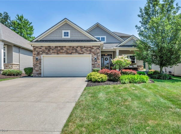 283 Prestwick Drive, Broadview Heights, OH 44147