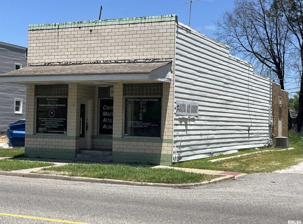 320 W BROADWAY Avenue, Centralia, IL 62801