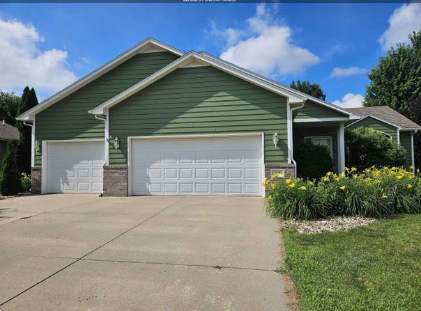 618 Prairie Blvd, Dakota Dunes, SD 57049