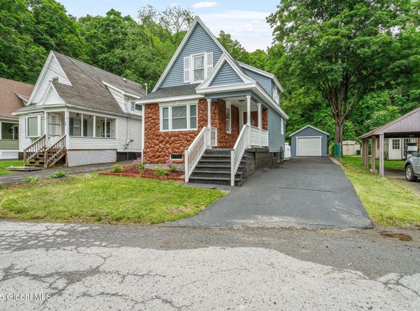 15 McLane Street, Clifton Park, NY 12148
