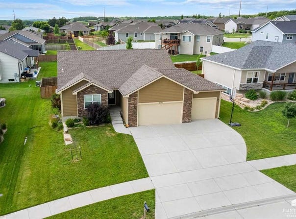 8796 N Kelliann Way, Manhattan, KS 66502