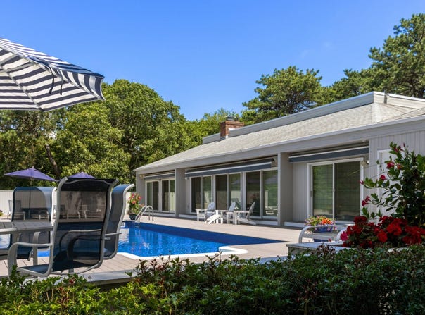 16 Peacock Path, East Quogue, NY 11942