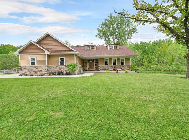 N6871 MOORE Road, SEYMOUR, WI 54165