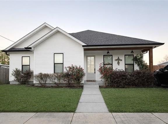 2408 LLOYDS Avenue, Chalmette, LA 70043