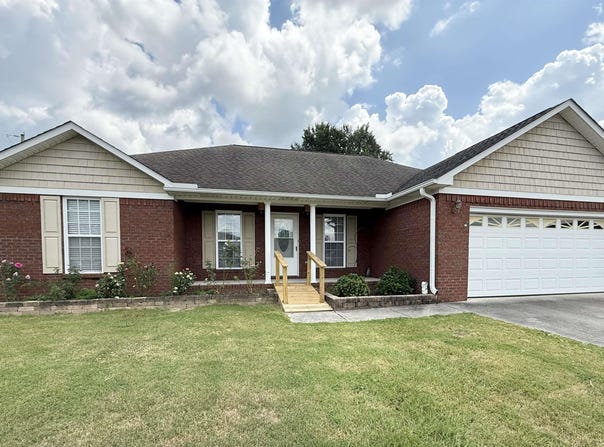 302 Twin Oaks Drive NW, Hartselle, AL 35640