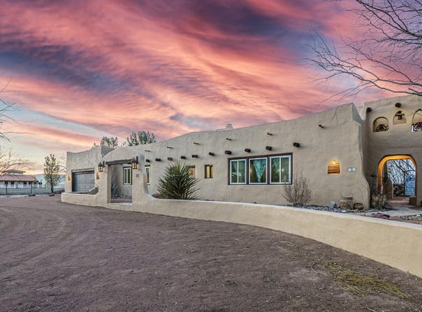 32 CIELO DORADO Drive, Anthony, NM 88021