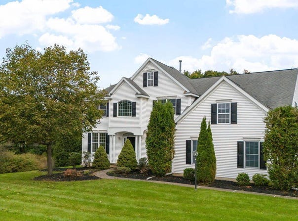 3 Windmill Way, Colonie, NY 12047