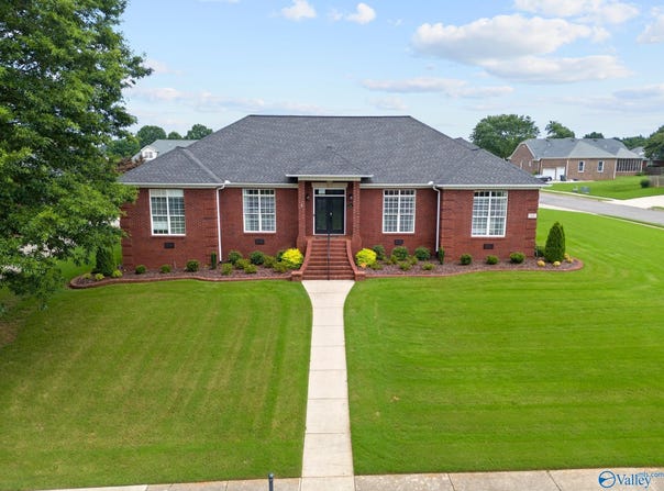 111 Thomas Woods Court, Huntsville, AL 35806