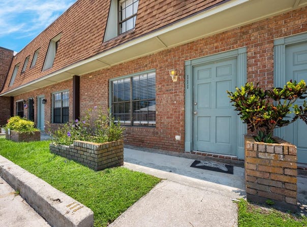 1300 ARLINGTON LANE NE, PALM BAY, FL 32905