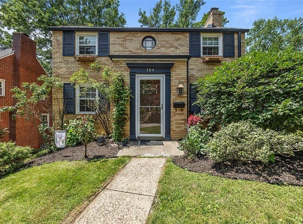 304 Fieldbrook Drive, Mt Lebanon, PA 15228
