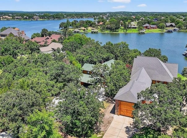 214 Kiowa Drive E, Lake Kiowa, TX 76240