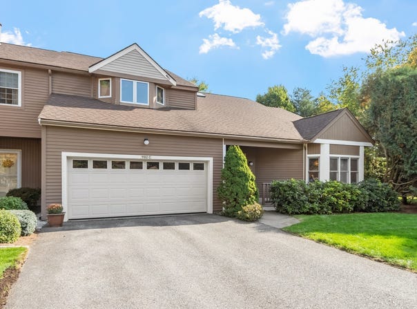 1102C Ridgefield Cir, Clinton, MA 01510