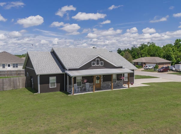 2315 S Sedona Court, Bolivar, MO 65613
