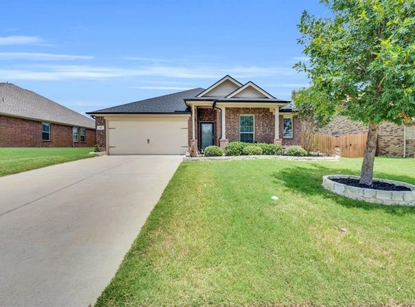 111 Broken Arrow Street, Waxahachie, TX 75165
