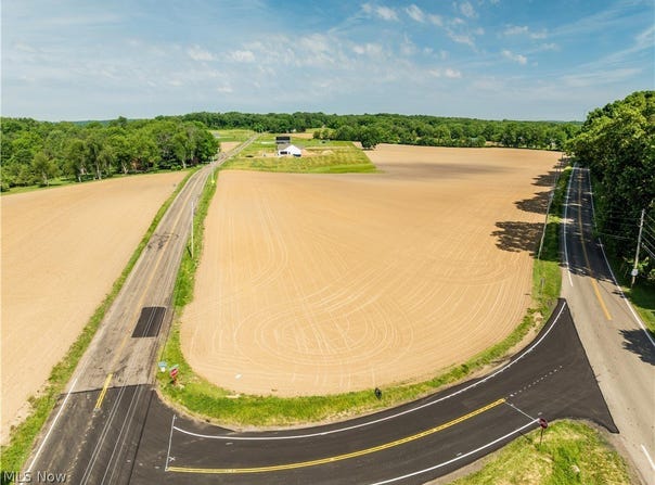 Lafayette Drive NW, Canal Fulton, OH 44614