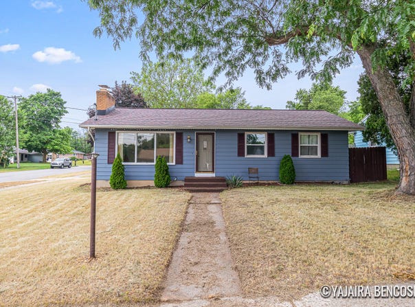 2751 Valley Avenue NW, Grand Rapids, MI 49544