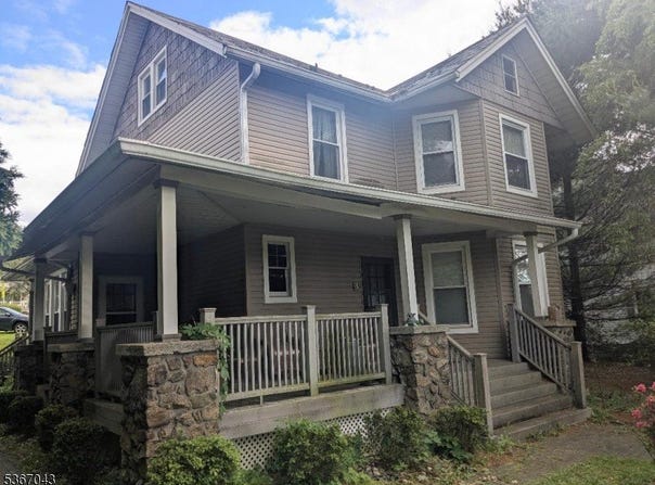 43 Main St, Hampton Boro, NJ 08827