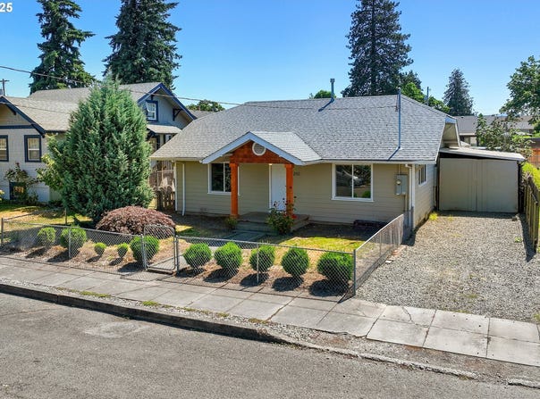 213 ENGLE AVE, Molalla, OR 97038
