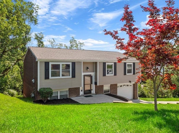 773 Somerville Dr, St Clair, PA 15243