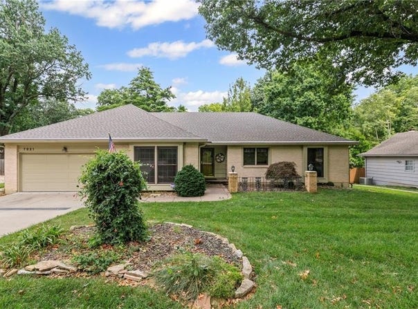 7921 Roe Avenue, Prairie Village, KS 66208