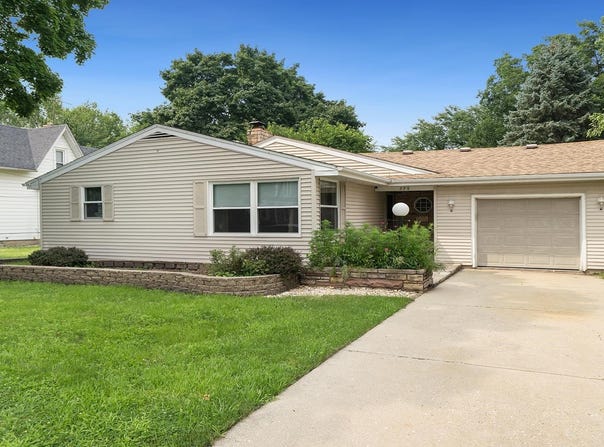 225 E 4th, BYRON, IL 61010