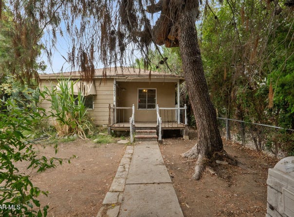 17917 Burbank Boulevard, Encino, CA 91316