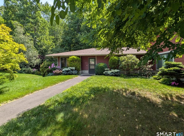 8 Sycamore Drive, Mansfield, CT 06268