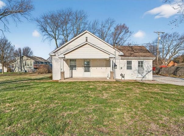 1490 Independence Avenue, Lee's Summit, MO 64086