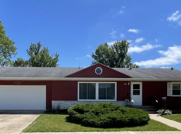 615 NW 3rd Street, Independence, IA 50644