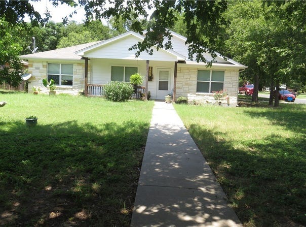 1209 E Avenue F, Lampasas, TX 76550