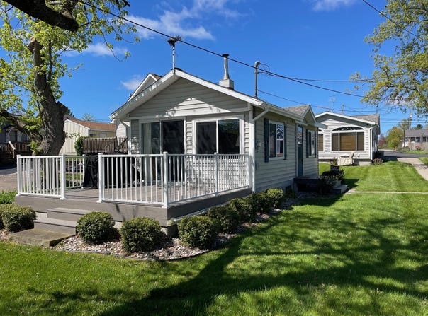 6366 W Houghton Lake Drive, Houghton Lake, MI 48629