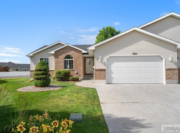 950 Clara Court, Ammon, ID 83406