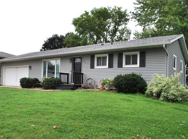 601 Hillcrest Drive, Spring Valley, MN 55975
