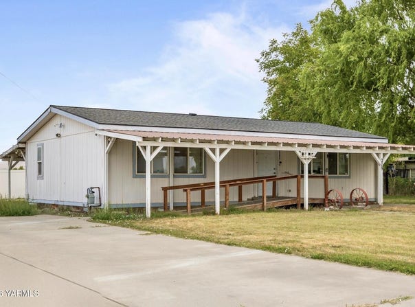 279 Carlsonia Rd, Zillah, WA 98953