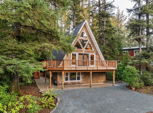 108 COLLEGE AVE, Manzanita, OR 97130