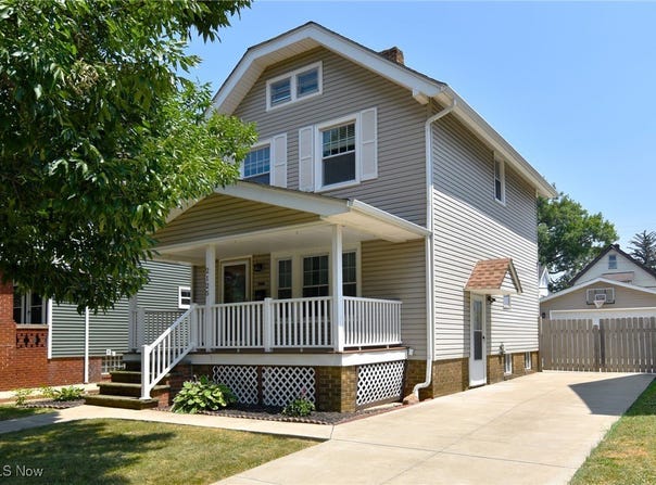 2125 Richland Avenue, Lakewood, OH 44107