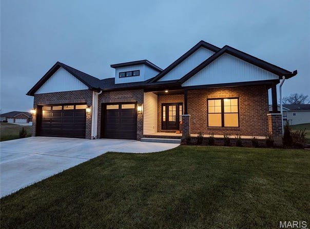 8748 Wendell Creek Drive, St Jacob, IL 62281