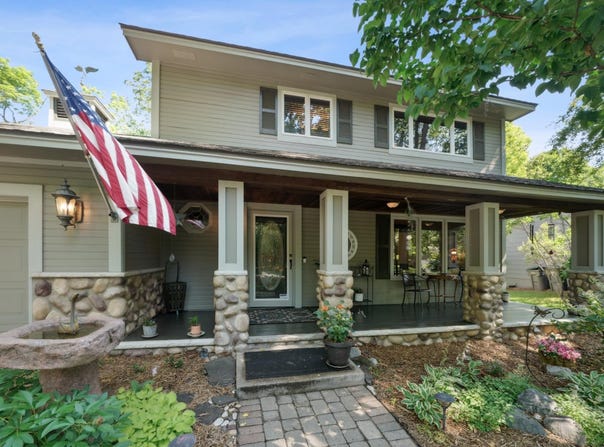 760 Bighorn Drive, Chanhassen, MN 55317