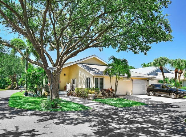 3247 NE Catamaran Terrace, Jensen Beach, FL 34957