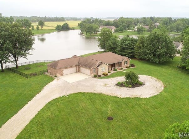 92 Rinderer Road, Trenton, IL 62293