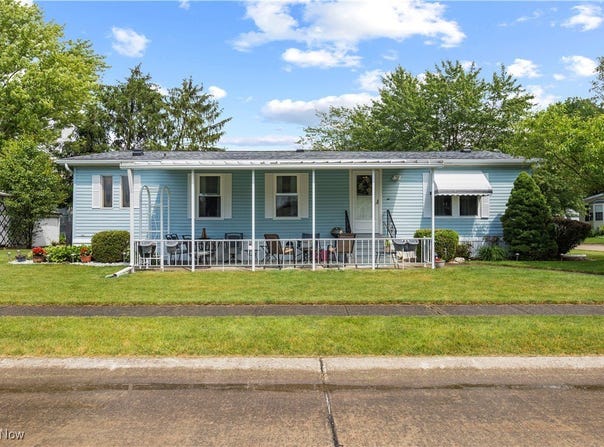 8 Symphony Street, Olmsted Twp, OH 44138