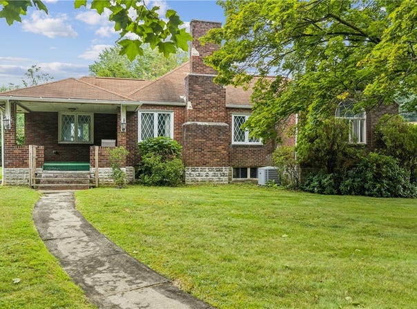 8554 Peebles Rd, Pittsburgh, PA 15237